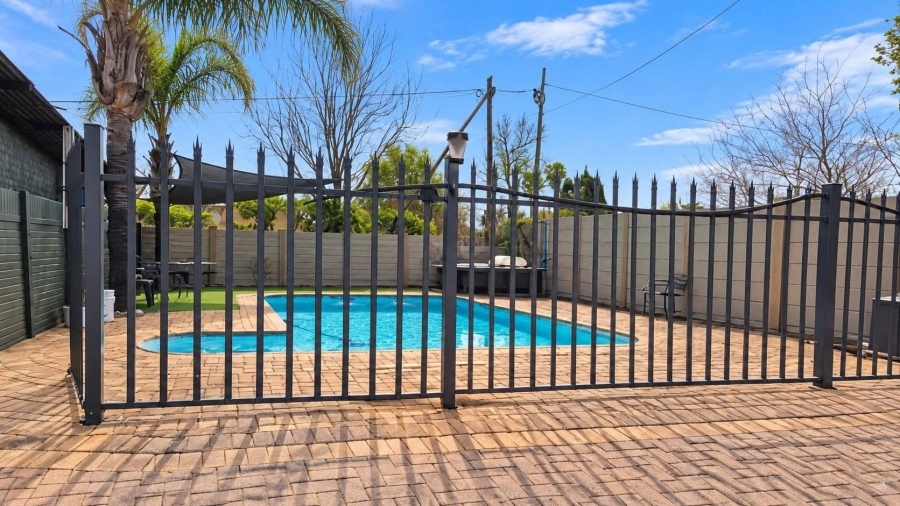 4 Bedroom Property for Sale in Flimieda North West